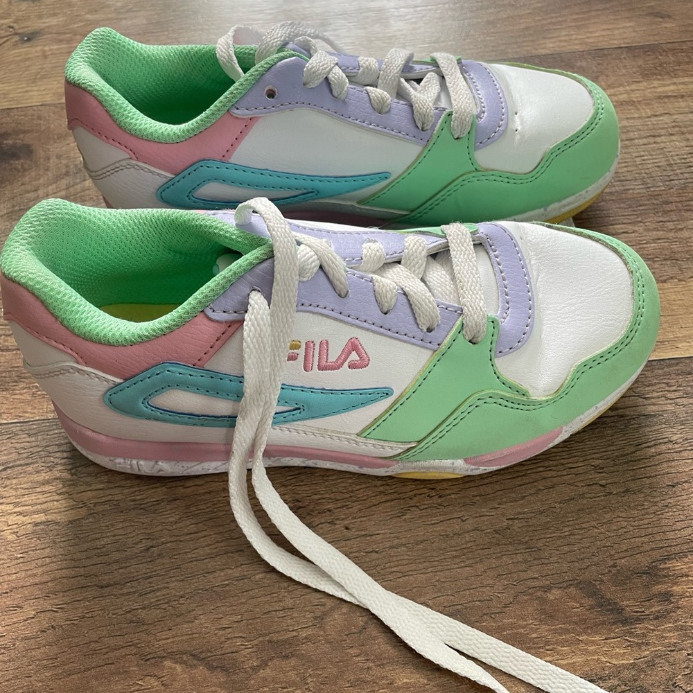 Girls Fila Size 1 Green and Pink Sneakers